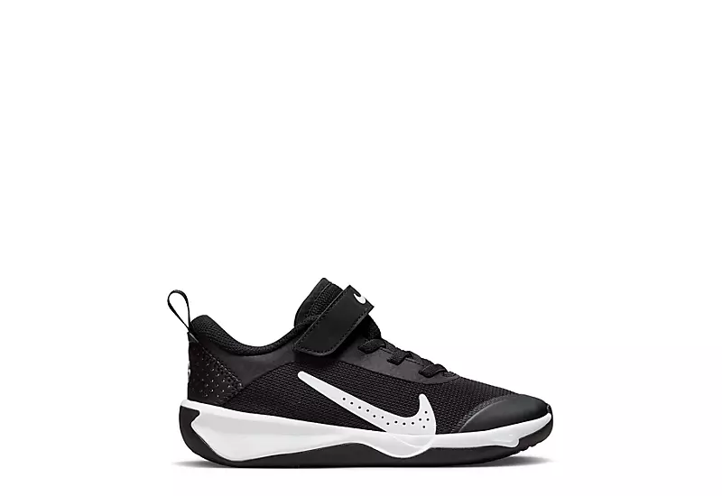 Nike Boys Omni Multi-court Basketball Shoe - Black 2 Nike Boys Omni Multi-court Basketball Shoe - Black - Image 2